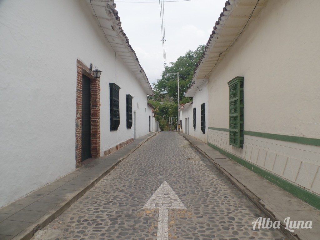 Calle colonial paisa